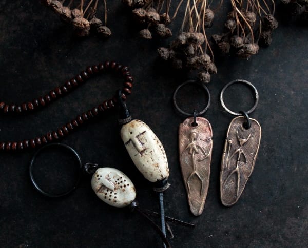 Accessories inspired by the Stone Age human images